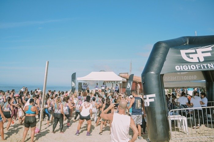 Itaipuaçu: Academia Gigio Fitness marca presença no Carnaval com aulão de dança e treino funcional na praia 11 giggio6