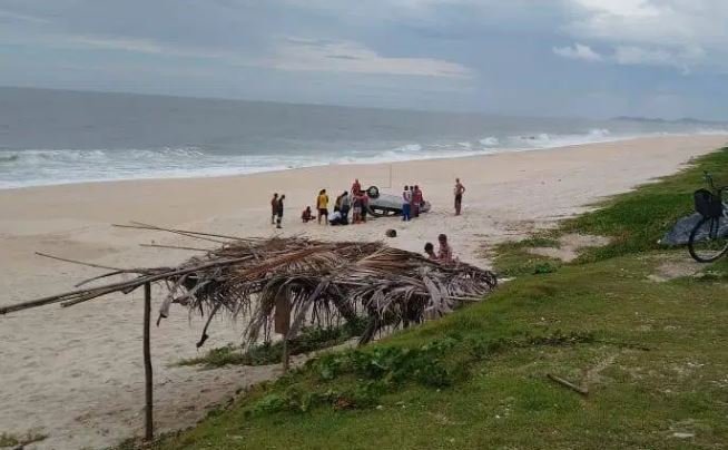Homem é morto após ser atingido por carro desgovernado em praia de Saquarema 7 saqua