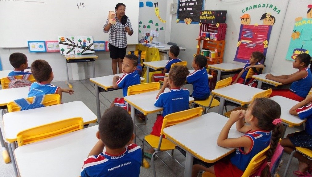 Maricá: Estudantes da rede municipal irão receber 24 mil cestas básicas 10 alunos 2