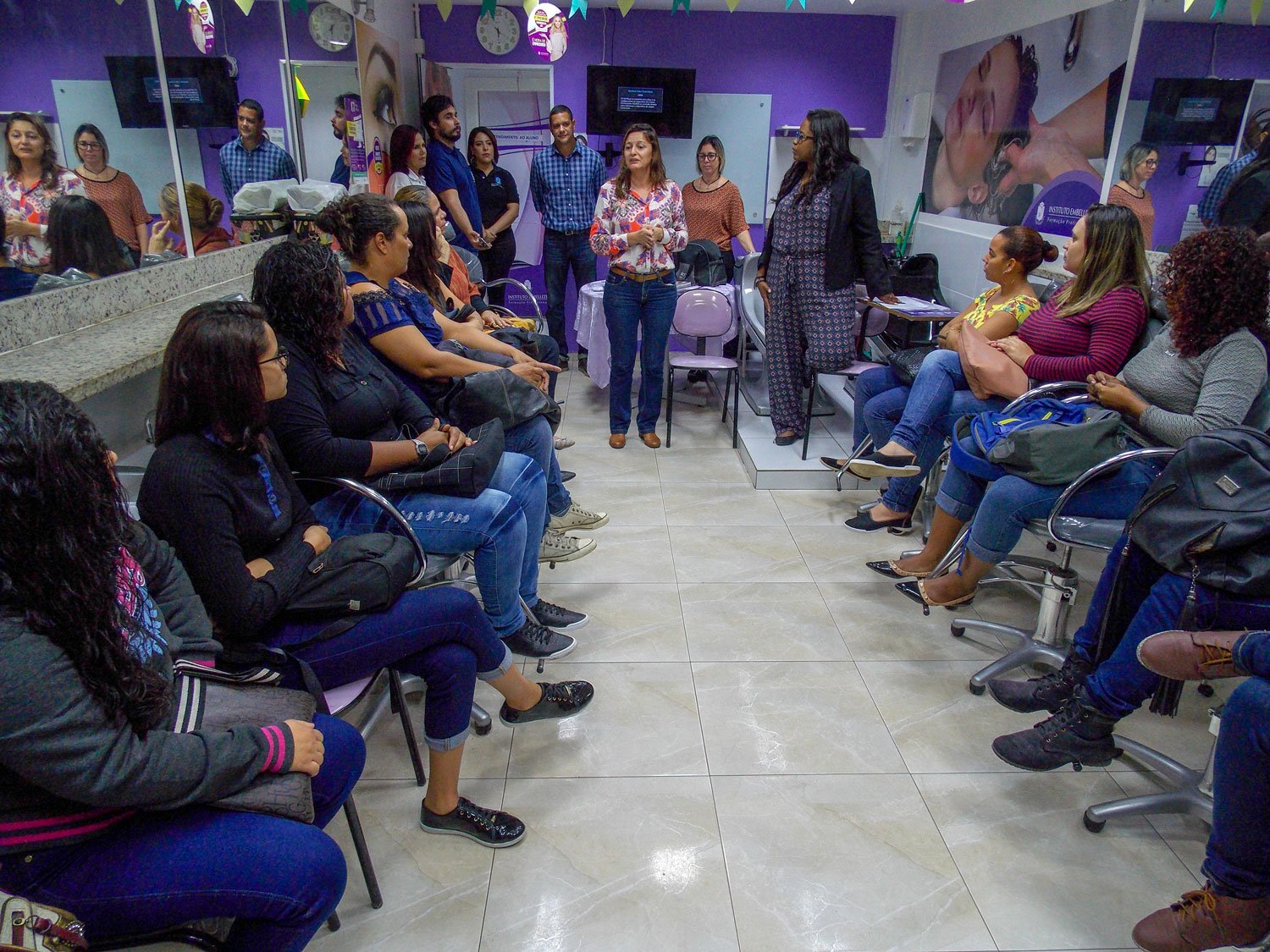Maricá (RJ) oferece vagas para curso gratuito de Cabeleireiro e Barbeiro 9 aula embelleze marica