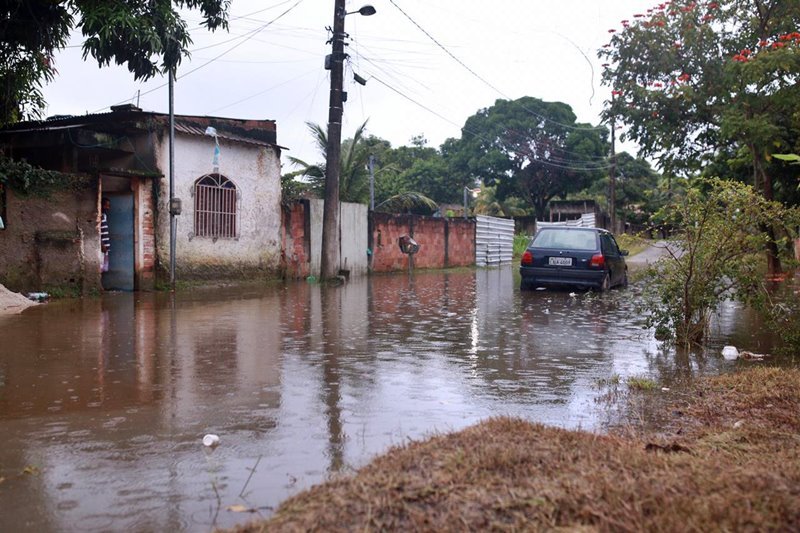 Forte chuva deixa pessoas ilhadas em Maricá (RJ) 8 chuva marica4