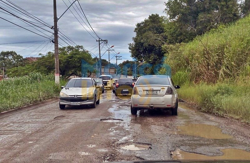 Itaipuaçu: Principais vias sofrem com trechos esburacados 6 estrada de itaipuacu intransitavel