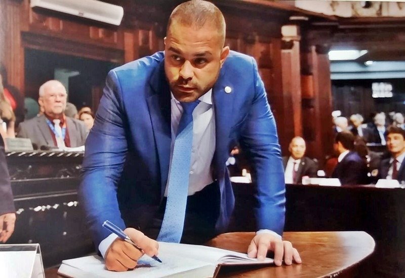 Deputado Poubel pede suspensão de cobranças de energia, água e gás no RJ devido à quarentena 9 poubel
