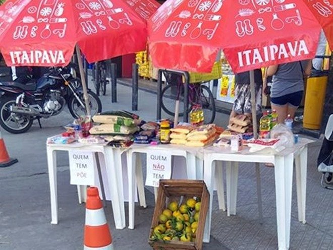 Em Maricá, grupo faz campanha de doação de alimentos: 'Quem tem põe, quem não tem tira' 7 quem tem poe