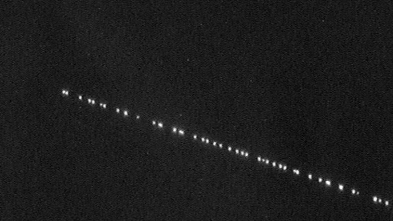 Luzes no céu de Maricá (RJ) intrigam moradores, saiba o que é 9 starlink