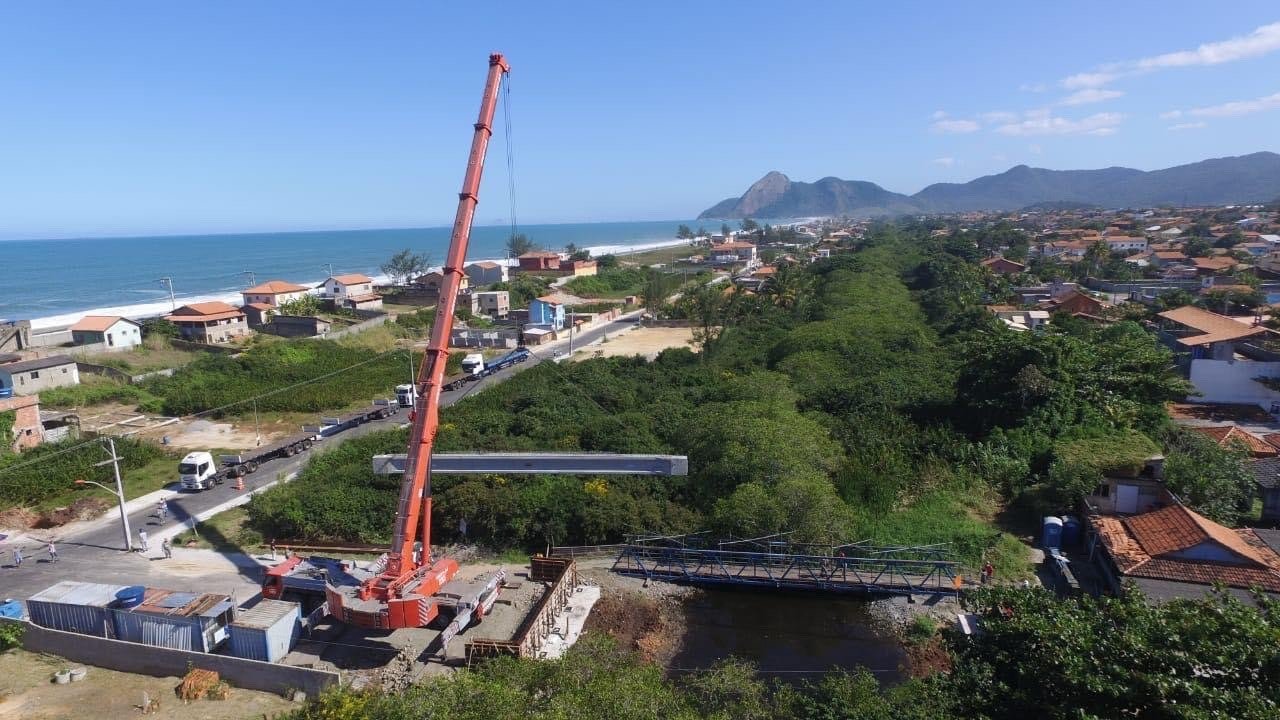 Maricá: Prefeitura instala parte das vigas na ponte da Rua 53 em Itaipuaçu 5 img 3094