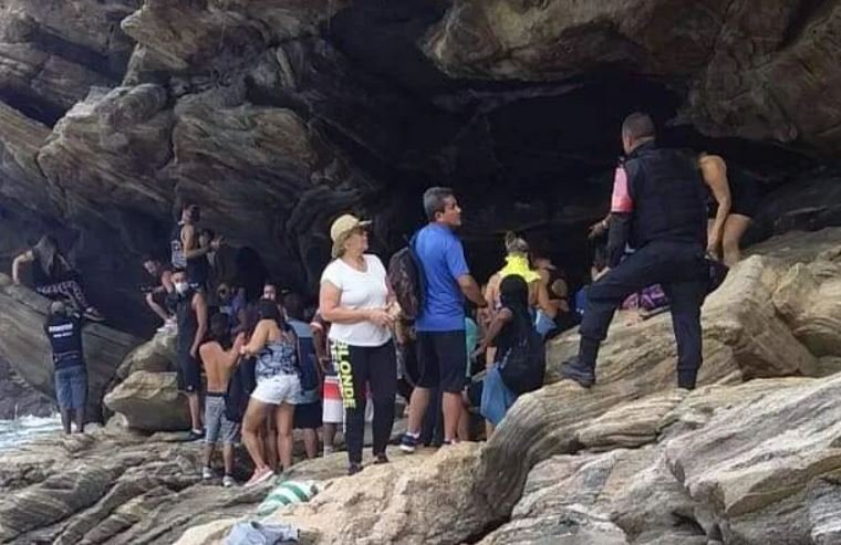 Maricá: Dezenas de pessoas são retiradas de ponto turístico em Ponta Negra 10 ponta negra sacristia