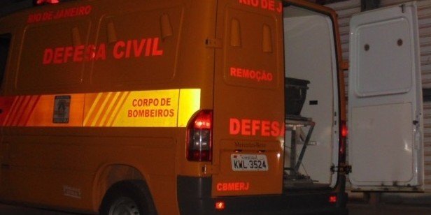 Maricá: Homem é assassinado a tiros em Itaipuaçu 7 rabecao noite
