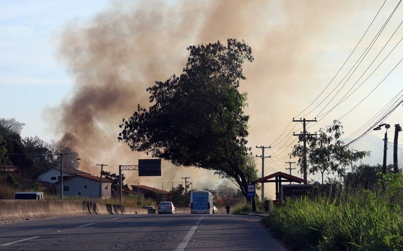 Em Maricá, incêndios às margens da RJ-106 colocam motoristas em risco 10 IMG 0256