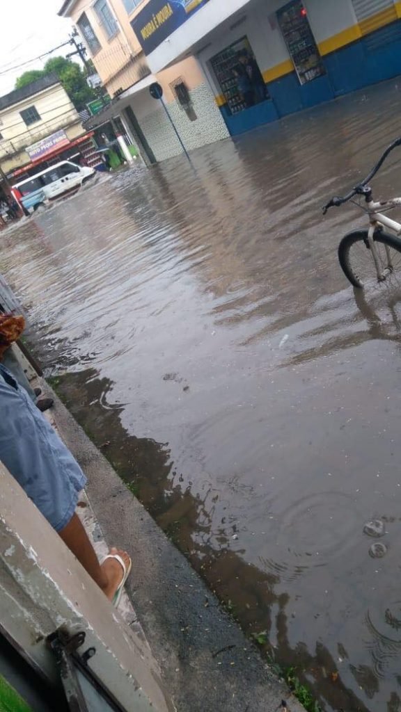 Obra de macrodrenagem no Centro de Maricá promete acabar com alagamentos 9 centro alagado