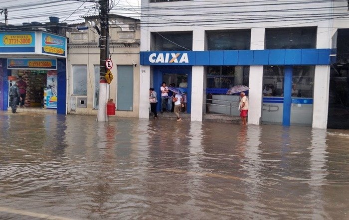 Obra de macrodrenagem no Centro de Maricá promete acabar com alagamentos 8 centro alagado1