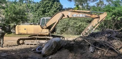 Polícia flagra crime ambiental em Itaipuaçu 10 crime ambiental itaipuaçu
