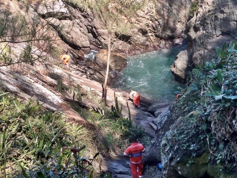 Maricá: Prefeitura realiza limpeza das grutas de Ponta Negra 9 somar grutas