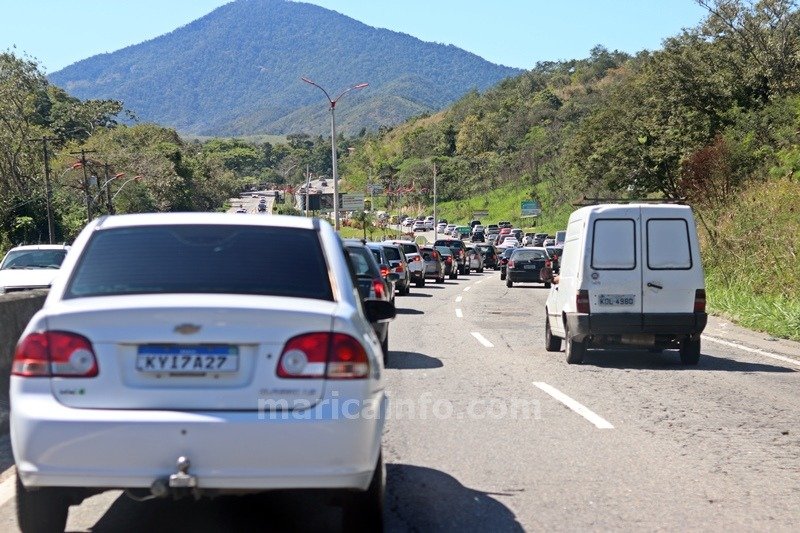 Maricá: Engavetamento causa longo congestionamento na RJ-106 4 Transito RJ 106 sabado 29 1