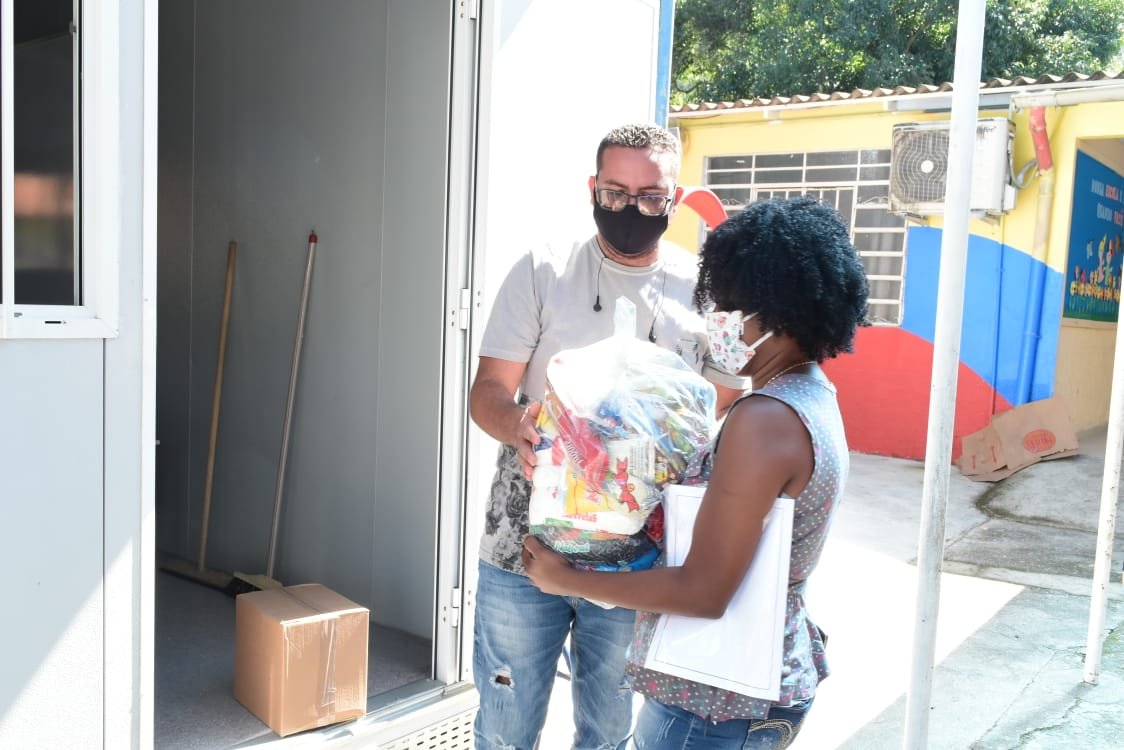 Maricá entrega mais cestas básicas para alunos da rede municipal 7 cestas alunos