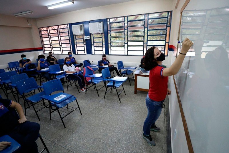 Aulas presenciais: Mais de 90 mil crianças contraem coronavírus após volta às aulas nos Estados Unidos 8 manaus aulas