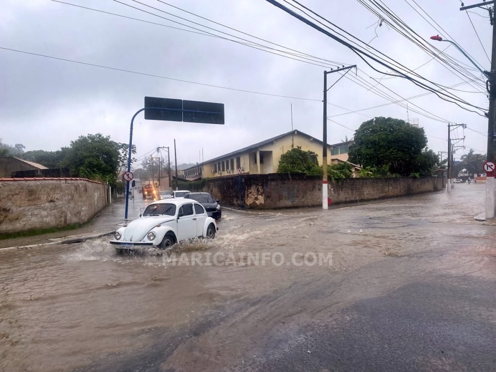 Maricá: Forte chuva alaga ruas e causa transtorno no Centro (vídeo) 13 convento