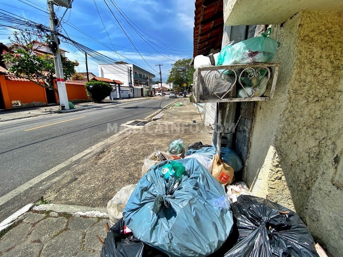Maricá: Coletores de lixo entram em greve 6 lixo acumulado