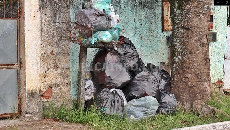 Lixo continua acumulando em bairros de Maricá 9 lixo acumulo 17 09