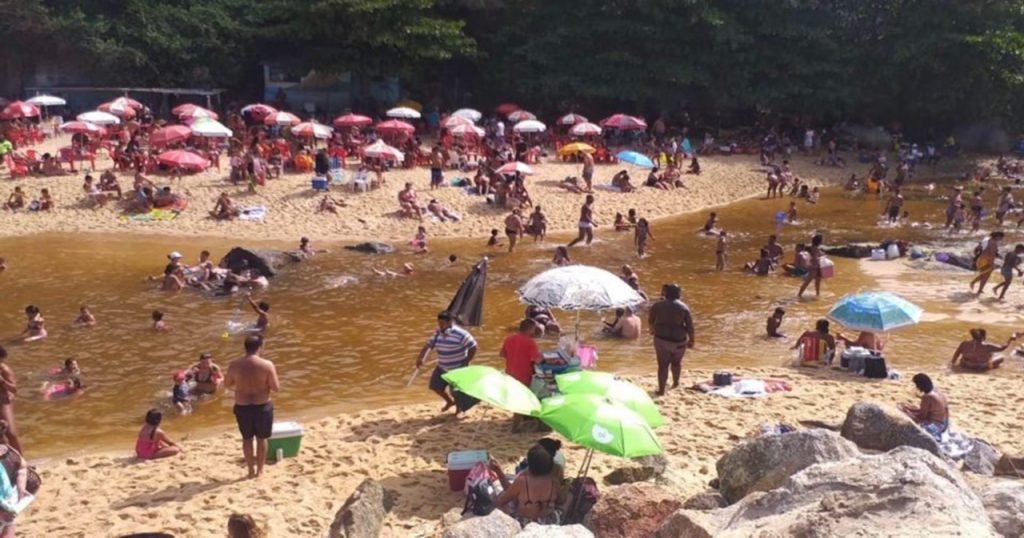 Praias lotadas em Maricá (RJ) neste domingo (06) 11 recanto itaipuacu2