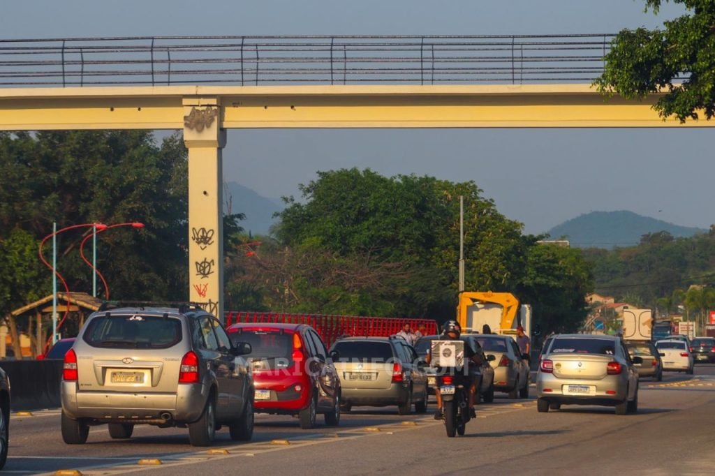 Maricá: Prefeitura instala grades nas pistas da RJ-106 para evitar travessias debaixo de passarelas 8 grades passarelas marica