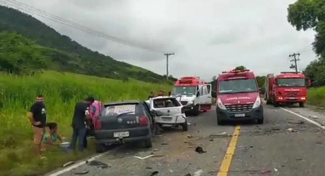 Maricá: Grave acidente envolvendo três veículos na RJ-106 7 acidente carros rj106