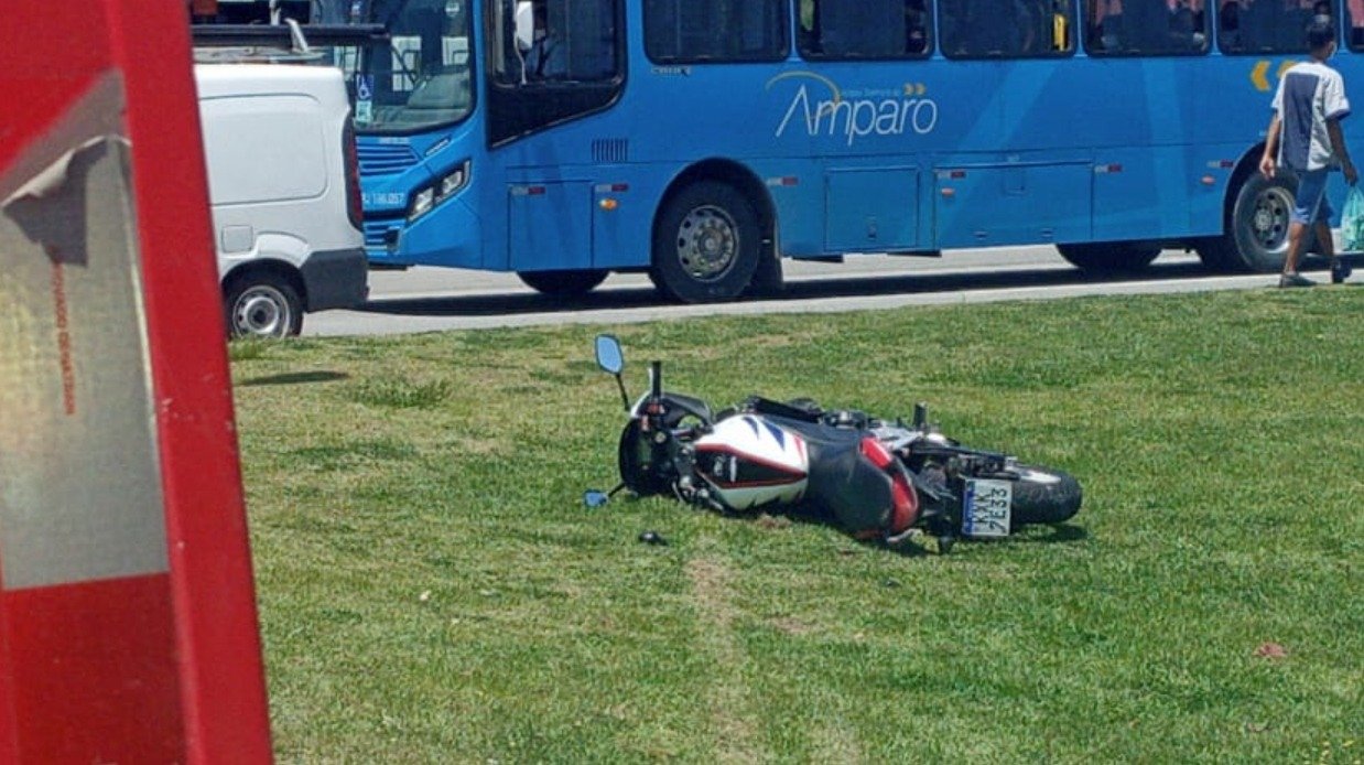 Maricá: Motociclista fica ferido em acidente na RJ-106 6 moto ferido