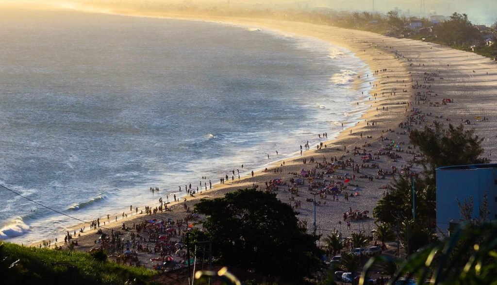 Moradores reclamam de baderna em Ponta Negra 11 ponta negra praia maricainfo