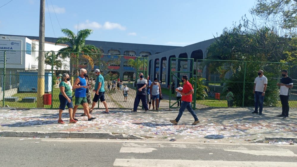 Maricá: Candidatos sujam a cidade, novamente 8 sujeira ciep
