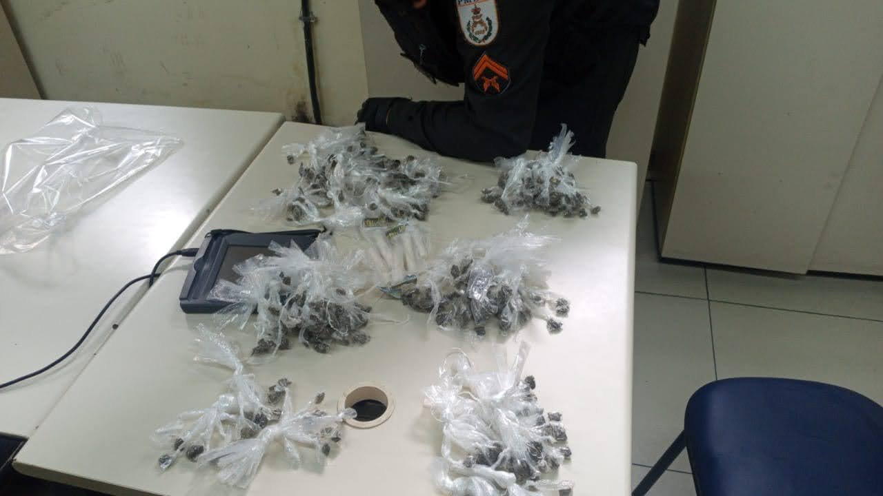Maricá: Troca de tiros e apreensão de drogas em Inoã 9 drogas