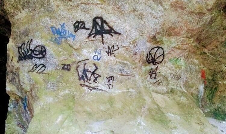 Maricá: Grutas do Spar também sofrem com pichações 1 grutas pichacoes