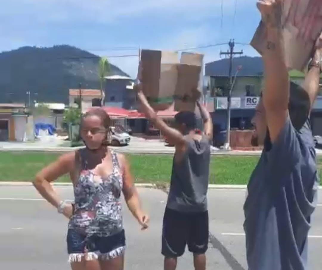 Funcionários responsáveis pela coleta de Maricá fazem protesto 9 protesto coletores