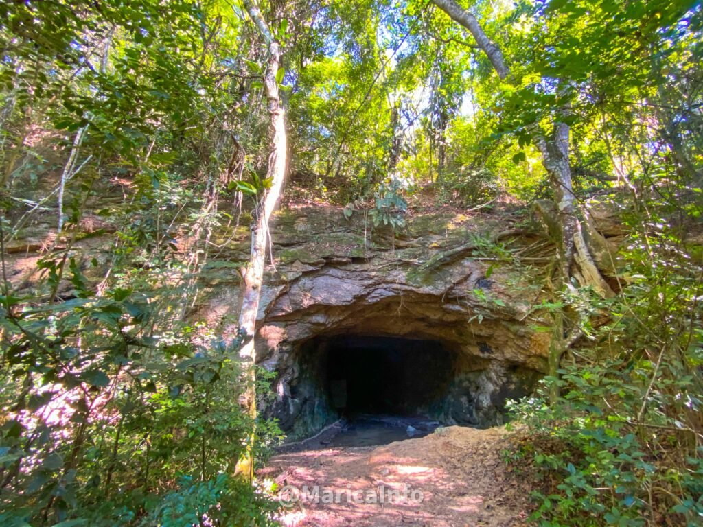 Conheça as Grutas do Spar #TrilhasDeMaricá 10 chegada na gruta do spar