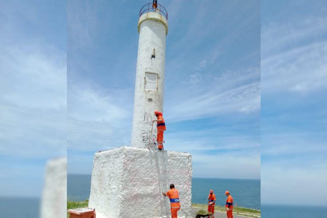 Maricá: Somar 'apaga' pichações no Farol de Ponta Negra 9 somar pn pichacao