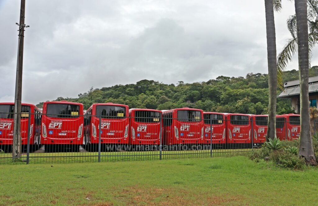 Maricá poderá ter 'vermelhinho' na cidade toda em março, confira novas linhas 13 Vermelhinhos Marica Garagem Amparo