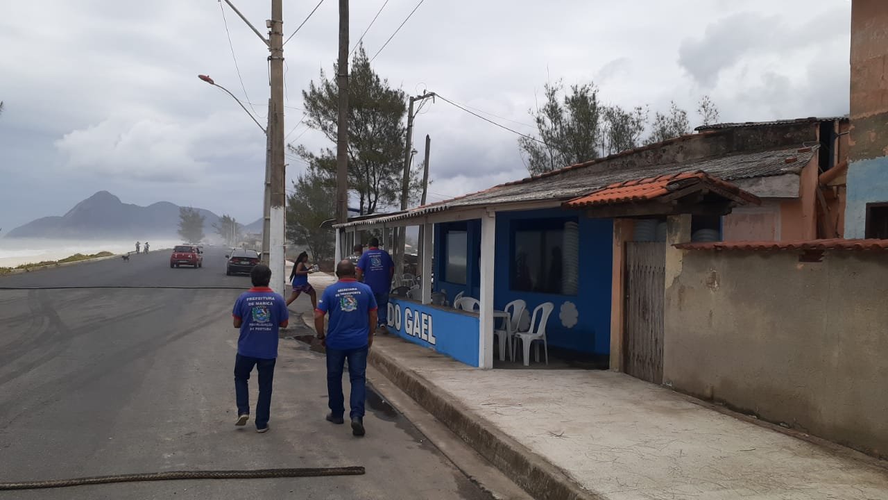 Maricá: Prefeitura desmonta estruturas irregulares na orla da Praia de Itaipuaçu 9 orla de itaipuacu