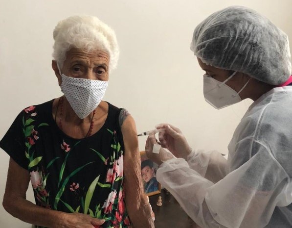Internações e óbitos de idosos acima de 80 anos reduzem no Estado do Rio 8 80 anos rj