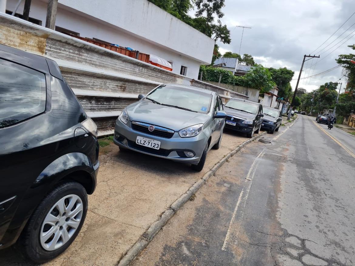 Estacionamento irregular causa indignação em moradores e pedestres na Região Central de Maricá 6 estacionamento irregular