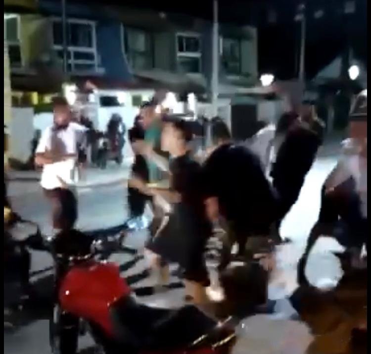 Briga generalizada em bar no Centro de Maricá termina com homem ferido 9 18B64BA5 A5D7 4EAA 89DA 334658304DE2