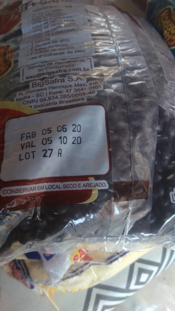 Maricá: Cestas básicas são entregues com produtos fora da validade 14 feijao vencido