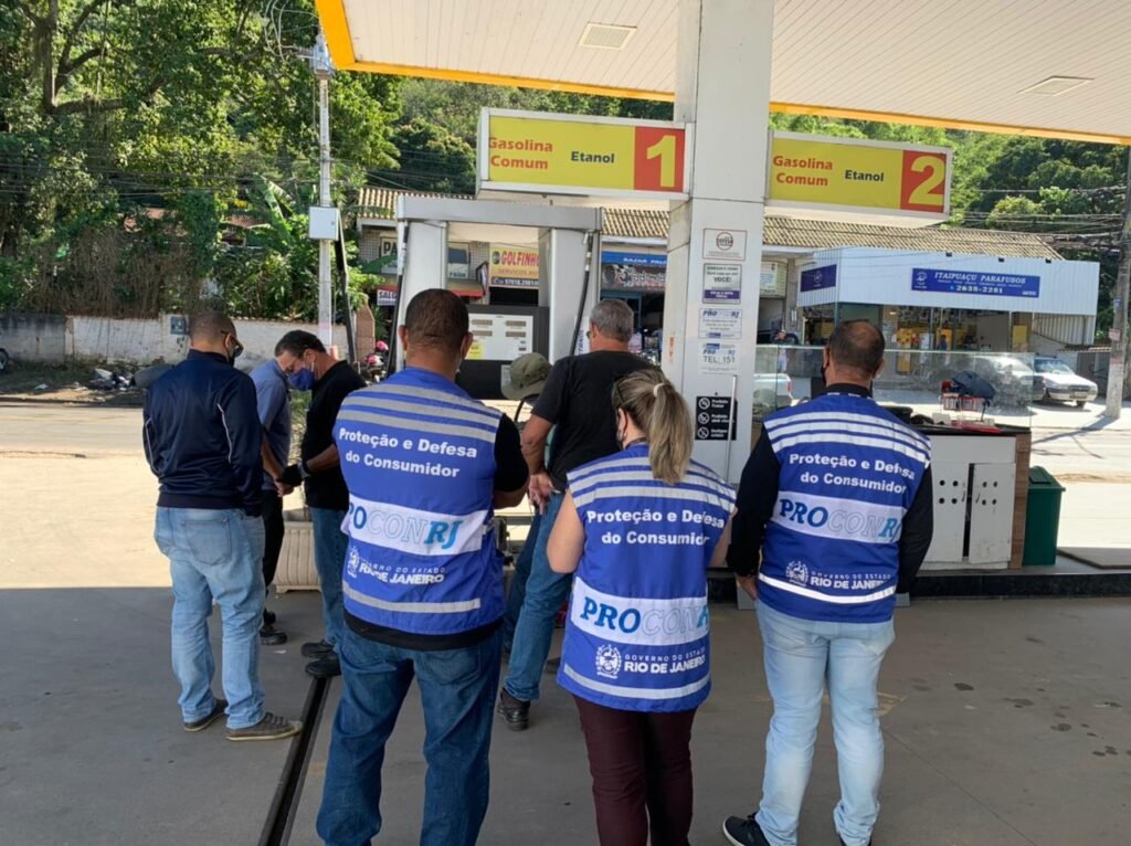 Itaipuaçu: Procon-RJ e ANP autuam posto de combustíveis 8 procon anp itaipuacu posto