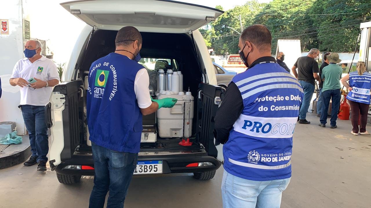 Itaipuaçu: Procon-RJ e ANP autuam posto de combustíveis 7 procon anp itaipuacu