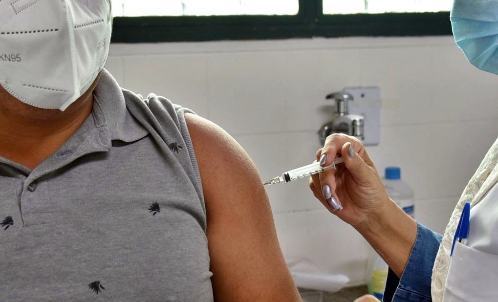 Maricá passa a aplicar segunda dose de reforço em pessoas com 50 anos ou mais e em trabalhadores da saúde 3 vacinacao marica covid19