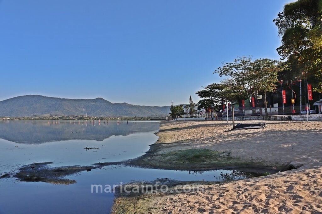 Maricá: Lagoas continuam impróprias para o banho, despejo de esgoto é o maior vilão 12 Lagoa de Aracatiba Poluicao