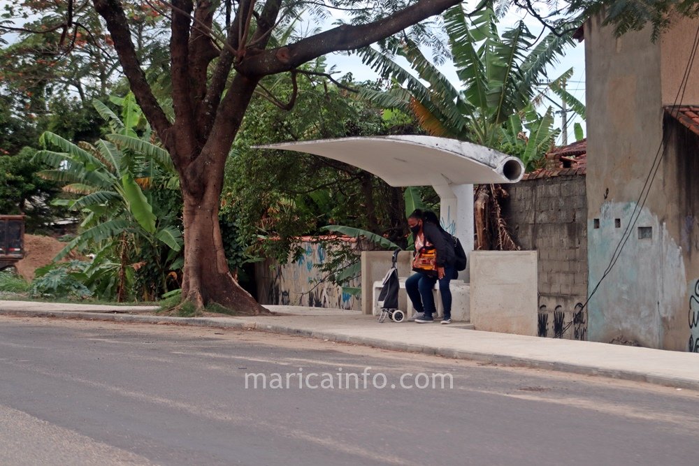 Maricá: Novos abrigos são instalados em pontos de ônibus na RJ-106 11 Ponto de onibus com mais de 20 anos de uso.