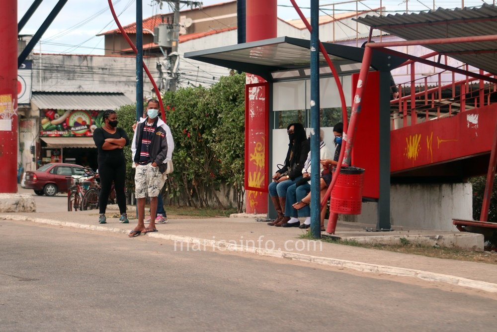 Ponto de onibus novo na passarela de Sao Jose