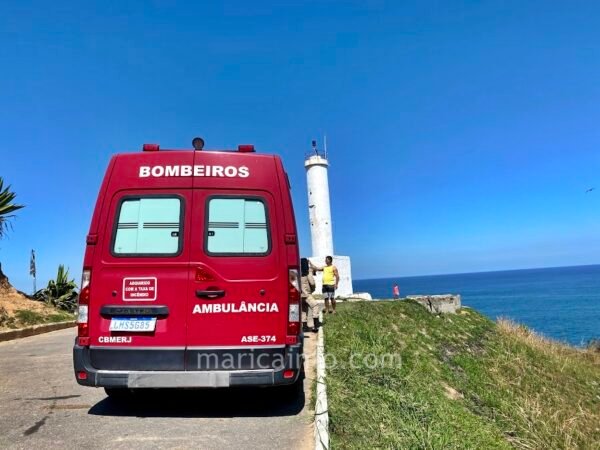 Maricá: Banhista torce o tornozelo na trilha da Gruta de Ponta Negra 8 bombeiros farol ponta negra