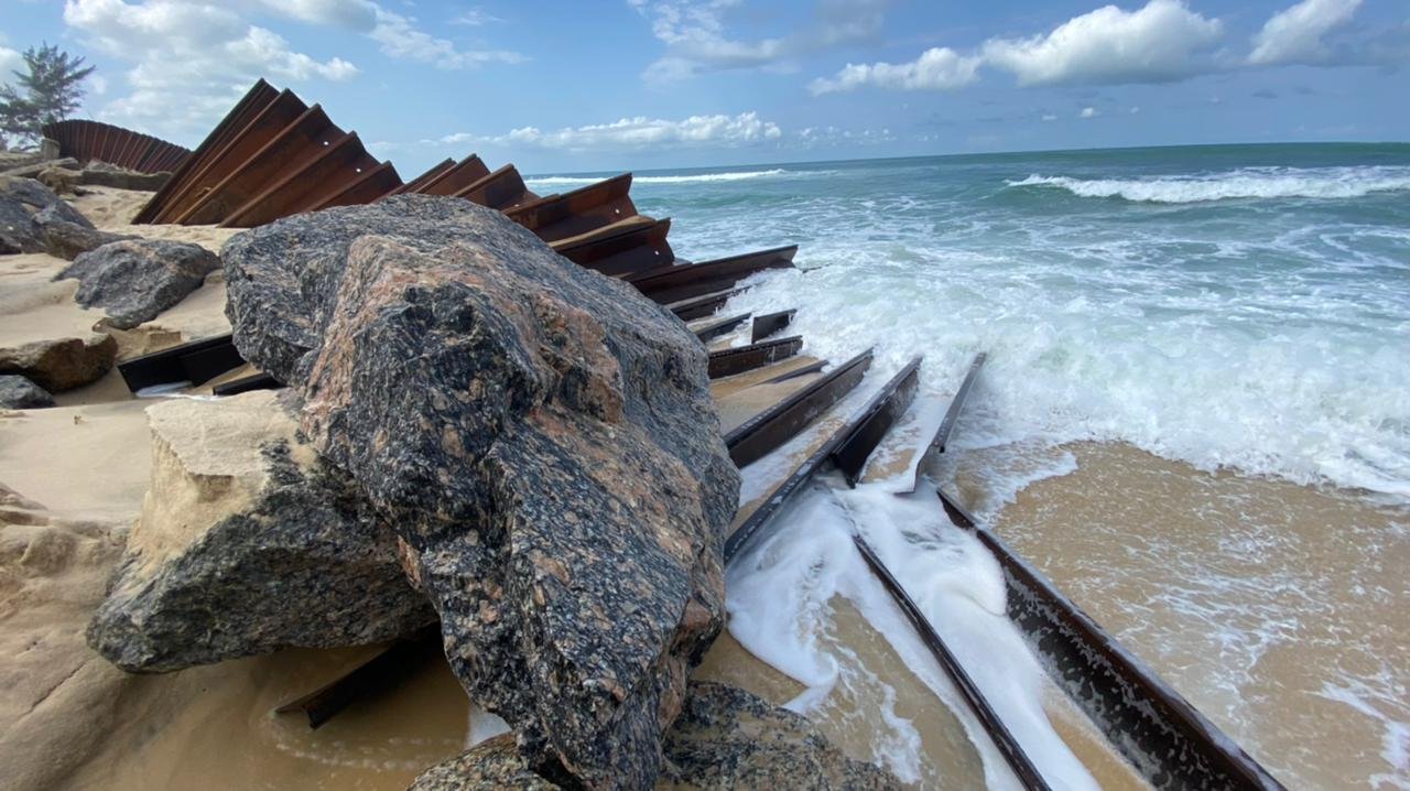 estacas pranchas litoral de marica
