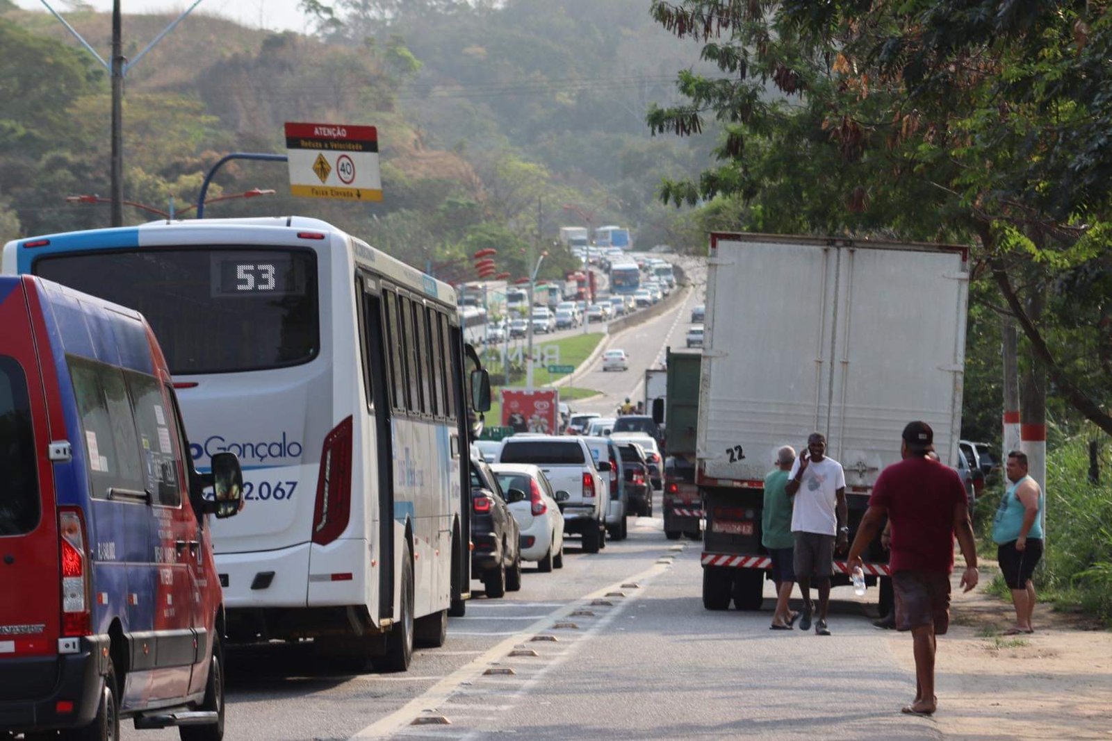 Caminhoneiros fazem manifestação na RJ-106 em Maricá 7 63641CAB F622 404C 9F11 86FCD538D3F4