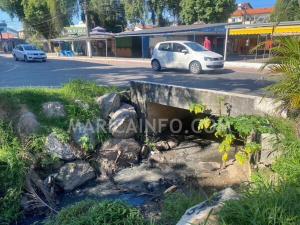 Maricá: Bioinsumos são lançados no canal da cidade; esgoto continua sendo despejado nas lagoas 9 esgoto marica centro
